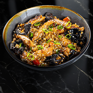 Жареный рис с курицей