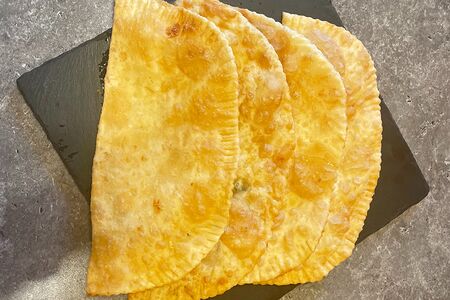 Чебурек Четыре сыра