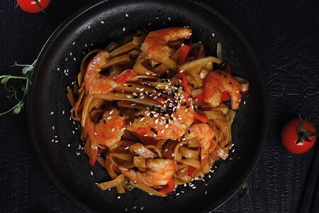 Удон с креветкой в соусе терияки