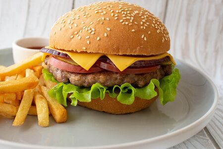 Фирменный бургер Гудди с говядиной