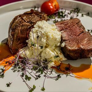 Филе-миньон по-сербски