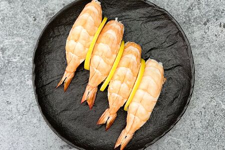Суши с креветкой