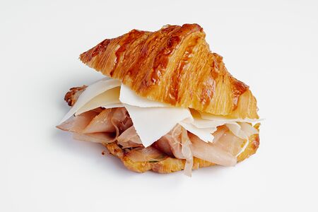 Круассан Милан с сырокопченой индейкой 