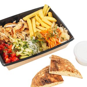 Шаверма с картофелем фри на тарелке