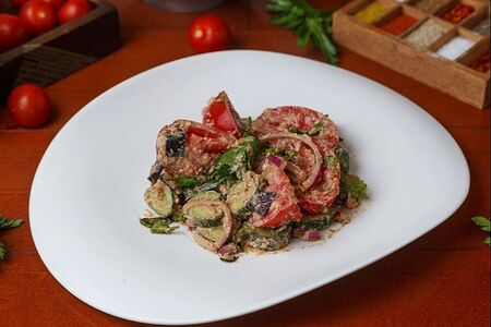 Салат с ореховой пастой