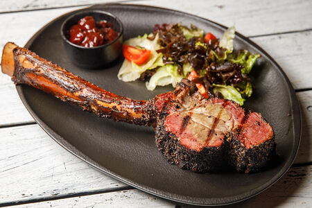 Перечный стейк на кости