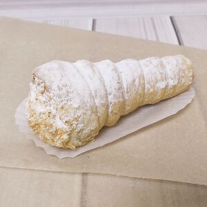 Трубочка с белковым кремом