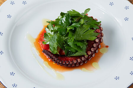 Осьминог с картофелем стоун