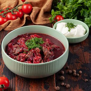 Борщ с говядиной и домашней сметаной 