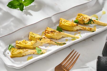 Жареные артишоки с чесноком и мятой 