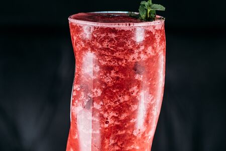 Розовый шейк смузи