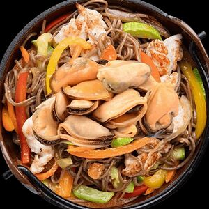 Гречневая лапша с морским коктейлем