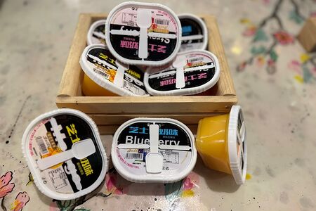 фруктовое желе в чашке