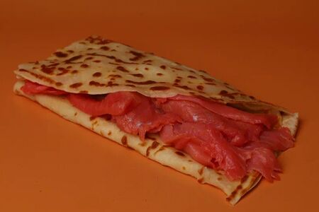 Блин с лососем