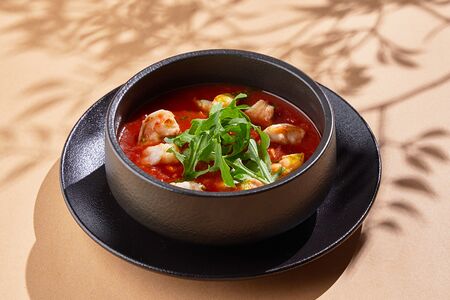 Томатный суп с креветками