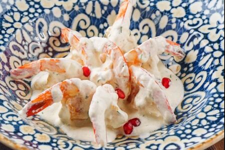 Креветки жареные в сливочно-чесночном соусе