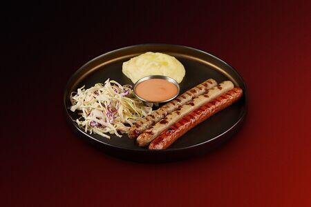 Ассорти колбасок с пюре и Коул слоу