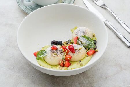 Сырники с фисташковым кремом