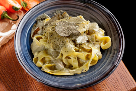 Паста с белыми грибами и трюфельным соусом