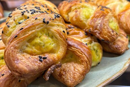 Слойка с сыром и зеленью