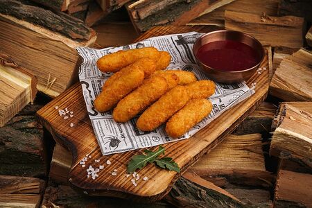 Сырные палочки с соусом