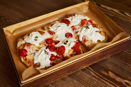 Римская пицца Маргарита-страчателла