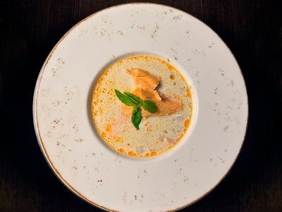 Сливочный суп с лососем