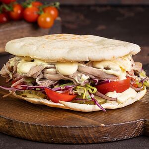 Пита со рваной свининой 