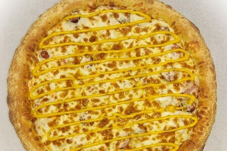 Пицца Колбаски с горчичным соусом 