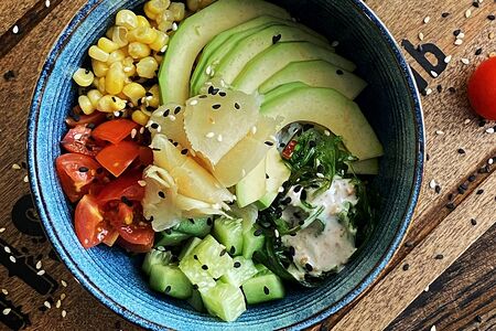 Боул с тропическим авокадо
