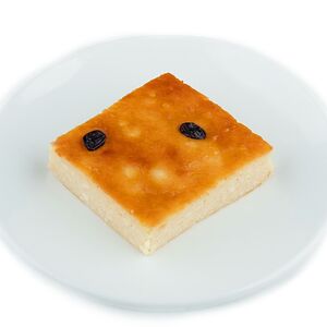 Запеканка творожная с изюмом