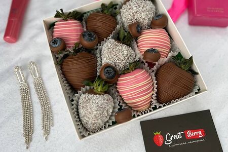 Набор клубники в шоколаде 9 ягод