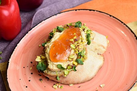 Брускетта с куриным паштетом