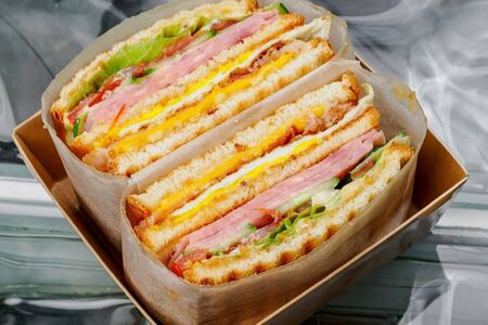 Сэндвич с ветчиной и сыром