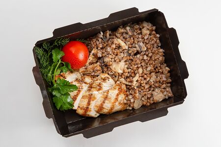 Индейка гриль с гречкой, луком и грибами