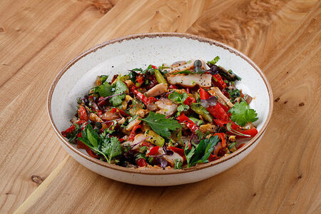 Салат с индейкой и овощами гриль