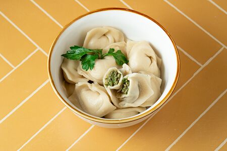 Пельмени со шпинатом и говядиной