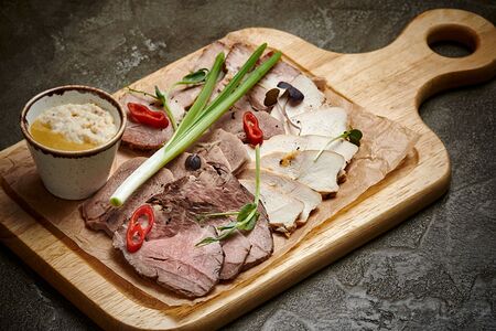 Ассорти мясных деликатесов