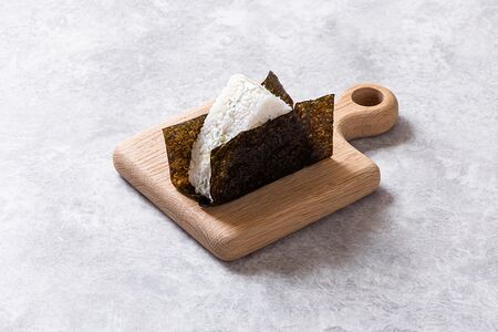 Онигири с креветкой