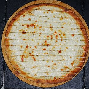 Сырные палочки на белом 