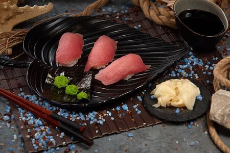 Суши с тунцом 