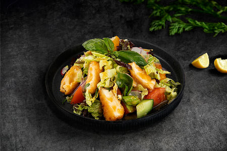 Салат с жареным камамбером