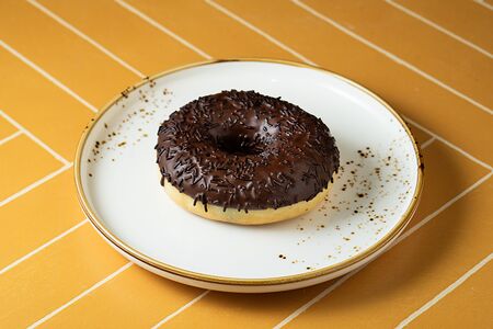 Донатс со сливочно-шоколадной начинкой