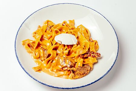 Домашние паппарделле с телятиной и творожным сыром