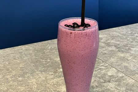 Коктейль чернично-банановый