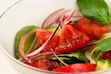 Салат из огурцов и помидоров