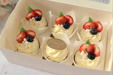  Капкейки с ягодами Любимой маме 