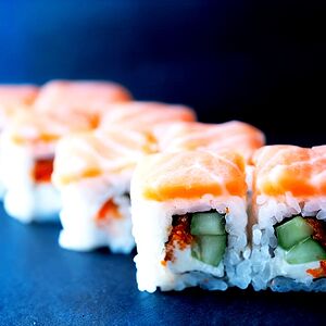 Холодный ролл Нежный с лососем