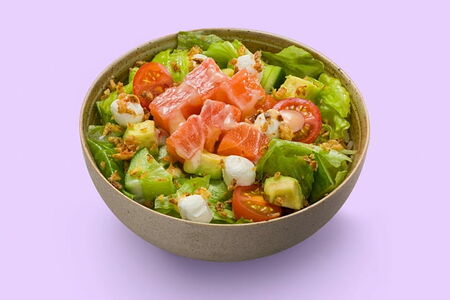 Салат с лососем и криспи