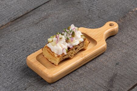 С чесночным смальцем